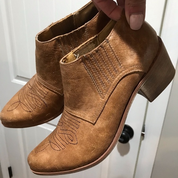 ▪️Coconuts Western Cowgirl Bootie Boots - Picture 1 of 10